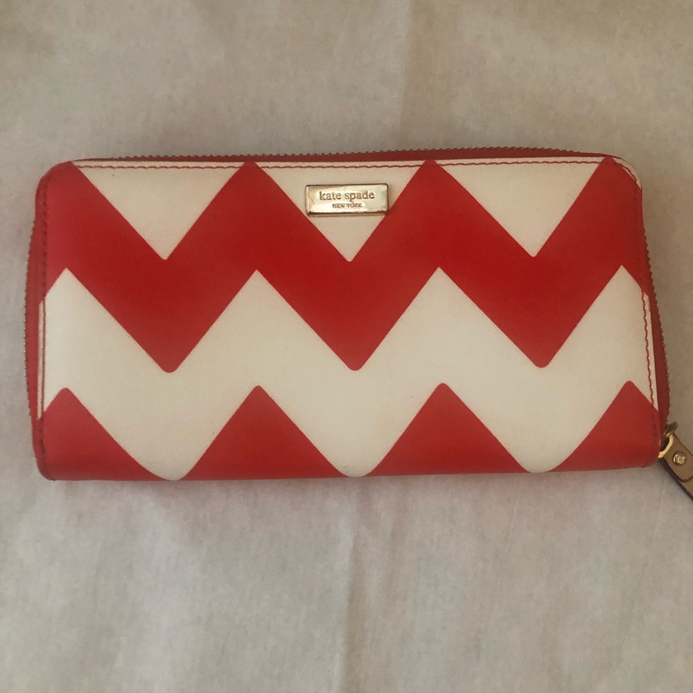 Kate Spade Wallet Chevron - Picture 2 of 6